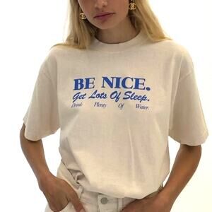 Sporty & Rich "Be Nice" Graphic T Shirt Medium Cream Casual Luxury Streetwear